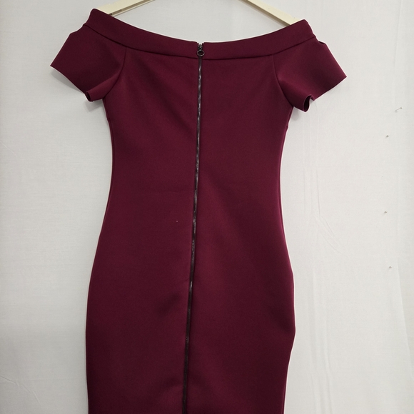Guess Red Off-Shoulder Flutter Sleeve Sheath Dress - Picture 6 of 14